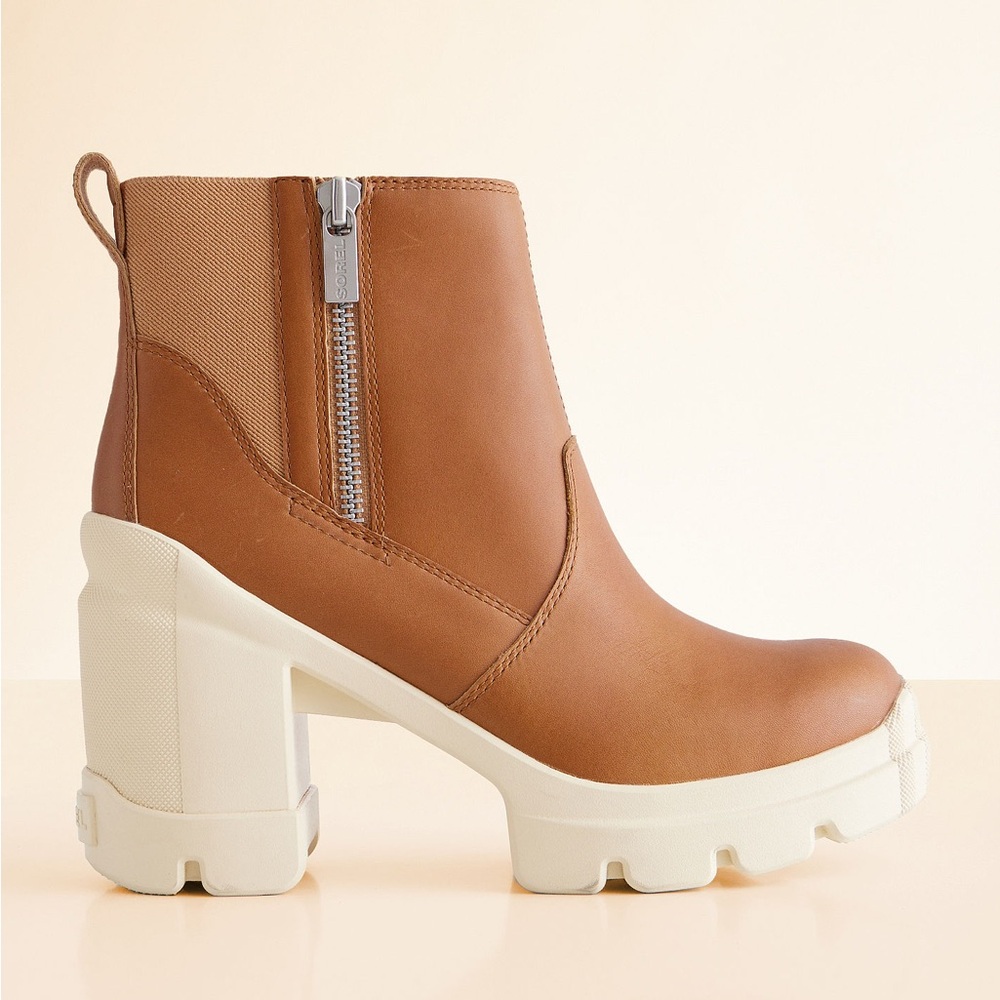 NWT SOREL Caribou Leather X Chelsea Boots